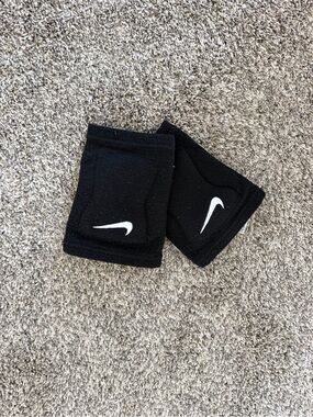 Nike volleyball knee pads